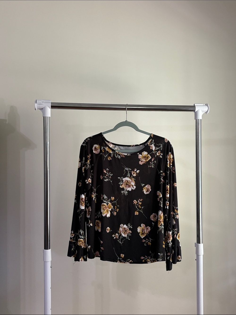 Floral Long-Sleeve Scoop Neck Top in Black and Cream